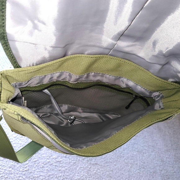 Keen Crossbody Bag Purse - Picture 6 of 7